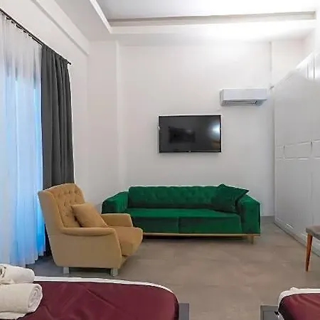 Wb Weekend And Hotel